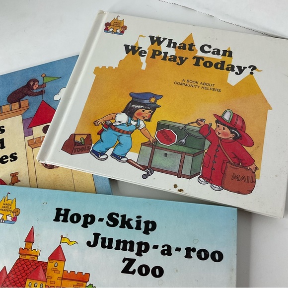 Set of 3 Vintage Magic Castle Books - Picture 3 of 7